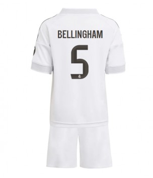 Billiga Real Madrid Jude Bellingham #5 Hemmatröja Barn 2025-26 Kortärmad (+ Korta byxor)